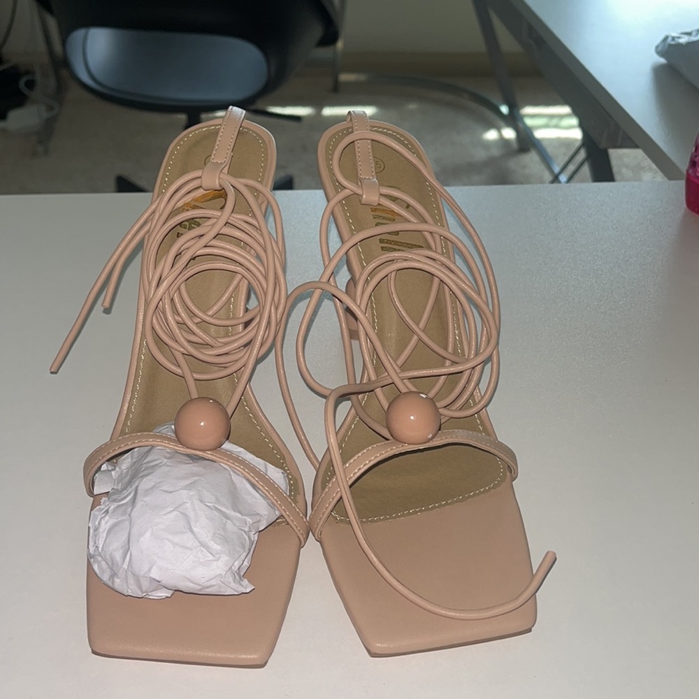 New nude lace up heeled sandals 🔥🔥🌴 - Picture 3 of 6